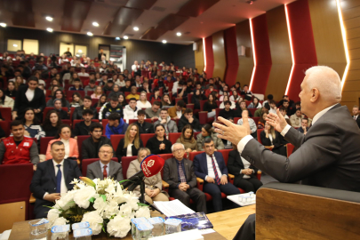 Başkan Mustafa Bozbey üniversite öğrencileriyle buluştu