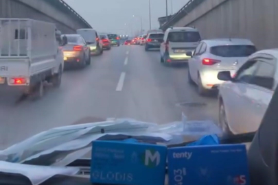 Ambulansa fermuar sistemiyle yol veren sürücüler kameraya yansıdı