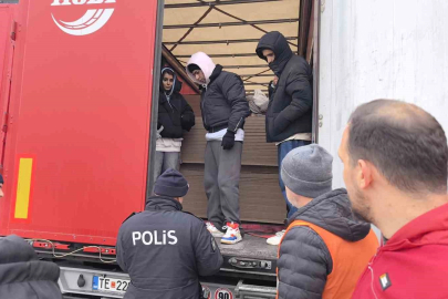 Avrupa’ya kaçmak isteyen göçmenler tır dorsesinde yakalandı