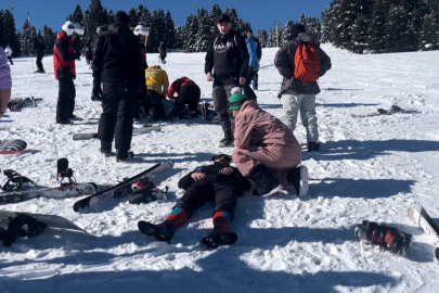 Uludağ’da acemi kayakçılar birbirine girdi: 3 yaralı