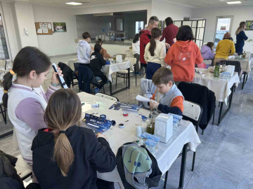 Öğrenciler, üretimi yerinde inceledi