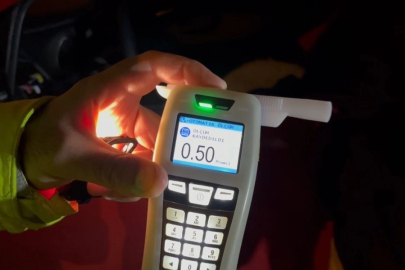 0,50 promil ile sınırda kalan taksiciye polisten ehliyet şakası