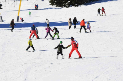 Çocukların kayak yapma mutluluğu