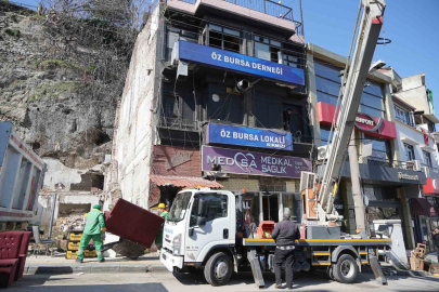 Tophane Surları’nın önündeki son binalar da yıkılıyor