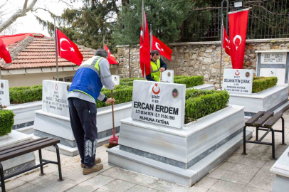 Büyükşehir’den şehitliklerde titiz çalışma