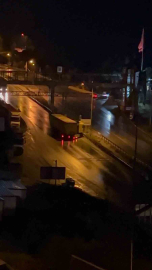 Yağış sebebiyle tır kaydı, trafik aksadı