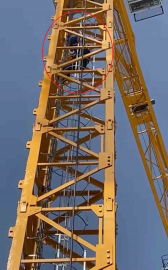 50 metrelik kule vinçte hayat kurtaran operasyon kamerada