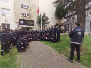 Bursa’da kaçak göçmenleri çalıştırdığı tespit edilen 3 şüpheli yakalandı