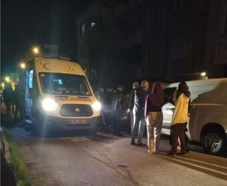 Yolda yürürken araçtan açılan ateş sonucu yaralandı