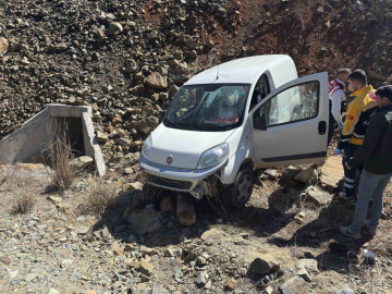 Şarampole yuvarlanan sürücü hayatını kaybetti