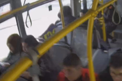 Belediye otobüsünde çığlık çığlığa dehşet anları kamerada...11 yaralı