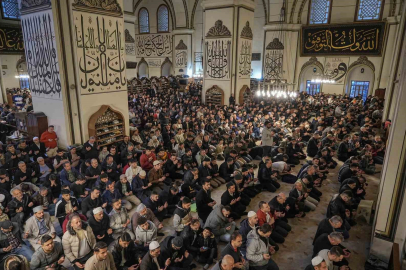 Bursalılar bayram namazında camileri doldurdu