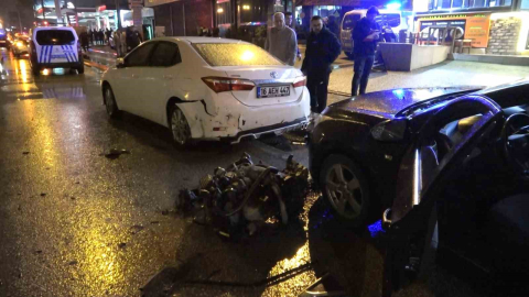 Kazada güvenlik önlemi alan polise kamyonet çarptı