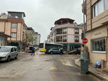 Halk otobüsü ile ot otomobil çarpıştı: 3 yaralı