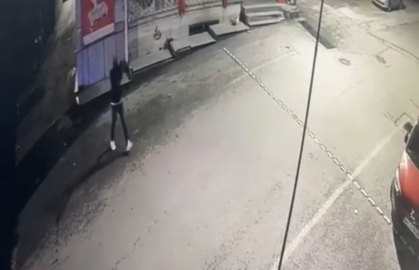 Önce etrafı kolaçan etti sonra iş yerine kurşun yağdırdı