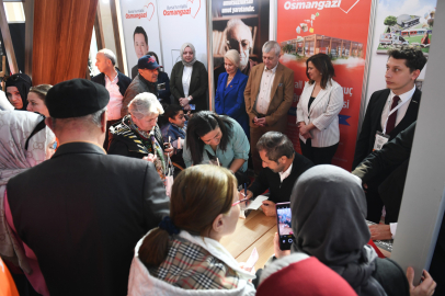 Osmangazi Belediyesi Serhan Asker’i okurlarıyla buluşturdu