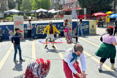 Bursa, tiyatro ile gülümsüyor