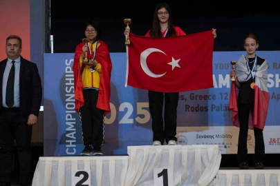Bursa Büyükşehir Belediyesporlu Arya Aydoğan, Dünya Şampiyonu