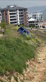 El freni çekilmeyi unutulan araç şarampole uçtu