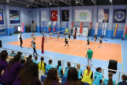 Kardeş Şehirler Voleybol Turnuvası başladı