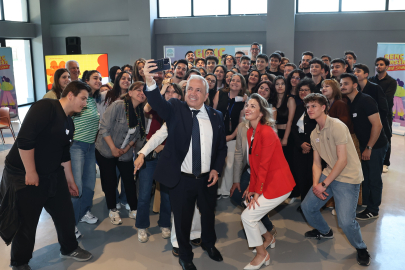 Başkan Şadi Özdemir Gençlik Bayramı’nda gençlerle buluştu