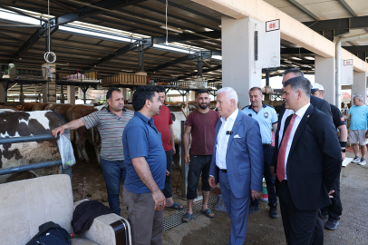 Başkan Bozbey’den Kurban Pazarı’na ziyaret