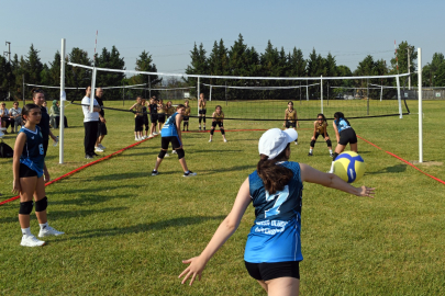 Osmangazi’de kız çocukları için voleybol şenliği