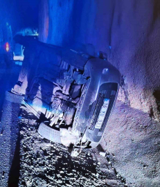 Bursa’da kontrolden çıkan otomobil devrildi