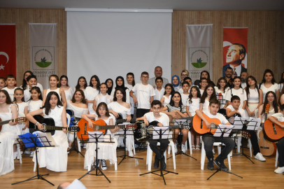 Yetenek Evi öğrencilerinden yılsonu şöleni