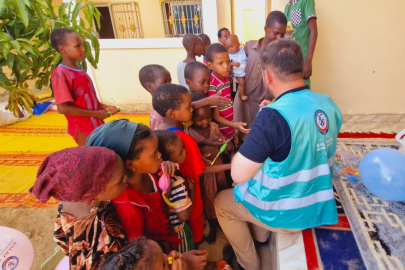 Kalbiselim Derneği’nden Afrika’da yetimlerin yüzünü güldürdü