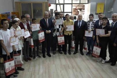 Bursa’da 656 bin 200 öğrenci karne heyecanı yaşadı