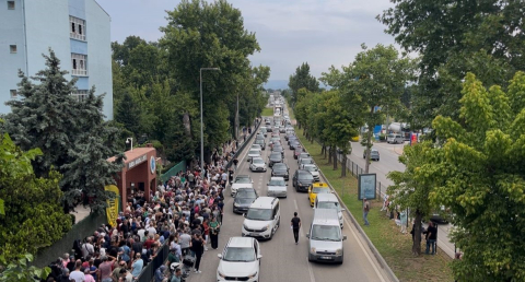 Bursa’da YKS öncesi trafik yoğunluğu öğrencilere zor anlar yaşattı