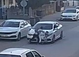 Bursa’da otomobilin çarptığı anne ve oğlu yaralandı