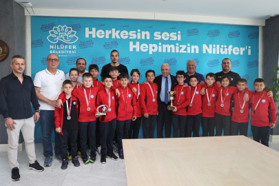 Başkan Şadi Özdemir başarılı sporcuları ağırladı