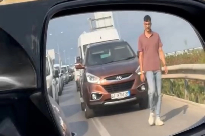 Emniyet şeridini ihlal edenleri, yürüyerek cezalandırdı