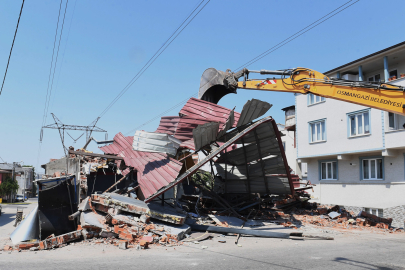 Yüksek gerilim hattına yapılan kaçak iş yeri yıkıldı