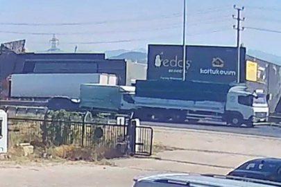 Bursa’da 3 aracın karıştığı zincirleme kaza kamerada
