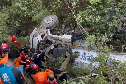 Orman yangınını söndürmeye giden tanker uçuruma yuvarlandı