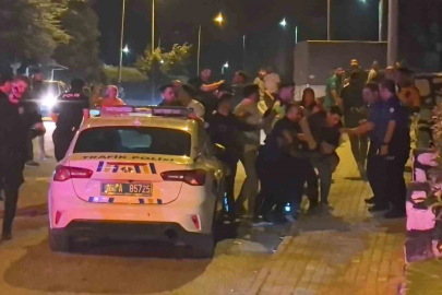 Gençler arasındaki kavgada polis biber gazı sıktı, gözaltı yaptı