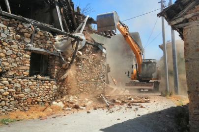 Osmangazi'de metruk binalar yıkılıyor