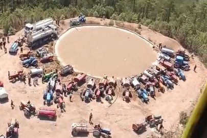 Orman yangınındaki traktörlü çiftçi ordusu helikopterden görüntülendi