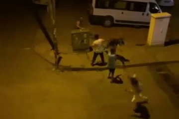 Kavga ettiği kişiye kaldırım taşıyla saldırdı