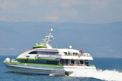 Rüzgar ve fırtına Marmara’da deniz seferlerini aksatıyor