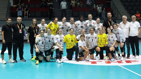 Büyükşehir hentbol takımı finalde