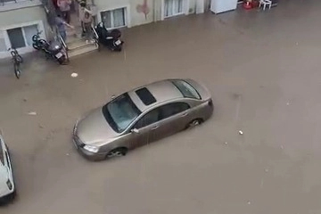 Kestel'de cadde ve sokaklar sular altında kaldı