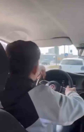 Bursa’da trafikte tehlikeli ’makas’: Direksiyon tutuşu pes dedirtti