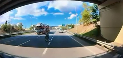 Bu sefer de tersten bisiklet geldi