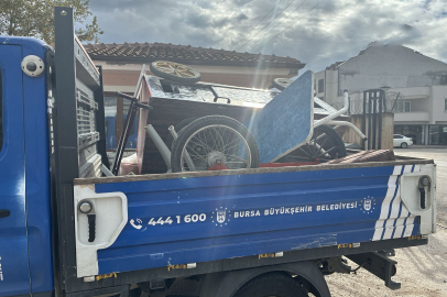 Maç öncesinde seyyar satıcıların malzemelerine el konuldu