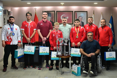 Başkan Yılmaz şampiyonları ağırladı