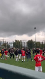 Bursa’da U16 maçında yumruklar konuştu